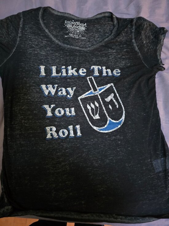 Hanukkah t-shirt in women's extra large ...Finally Chanukah - Picture 1 of 4